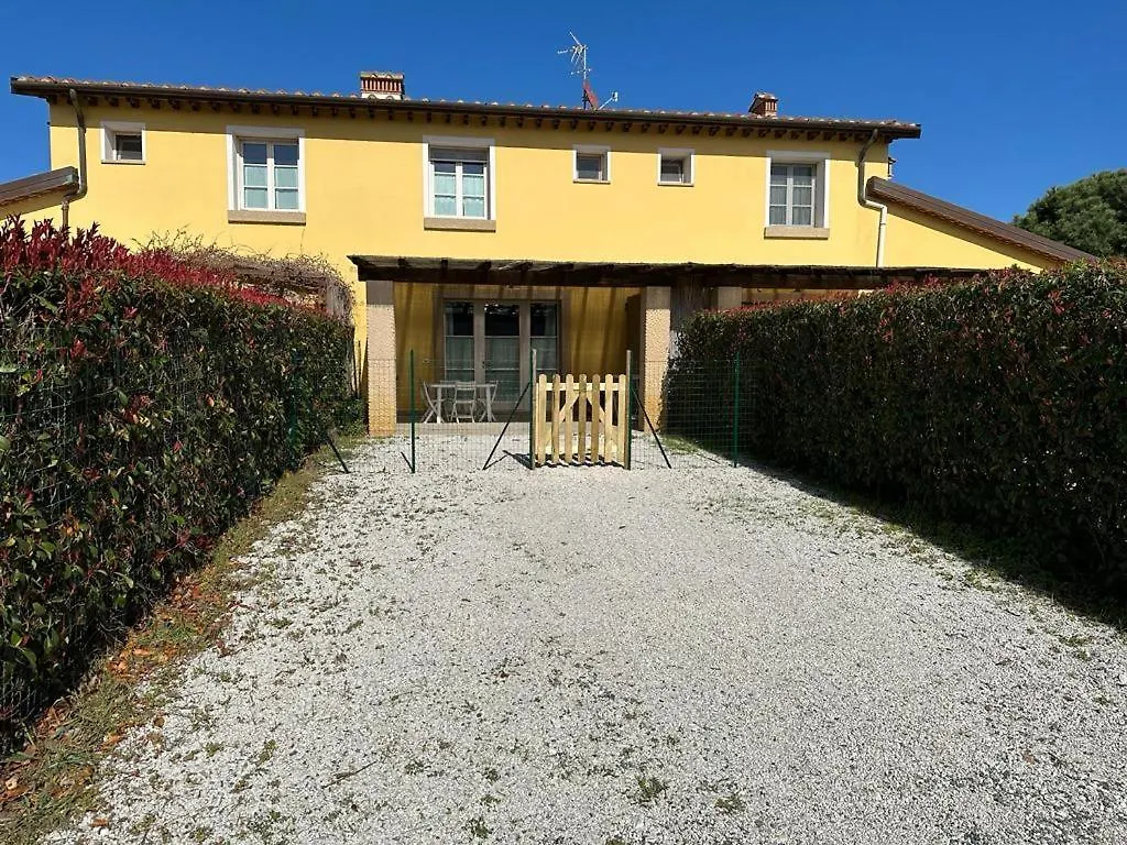 Appartamenti Teresa & Adele, 2 Km Dal Mare, 2 Bagni, Giardino Recintato, Wifi, Posto Auto Cecina  Cecina (Livorno)